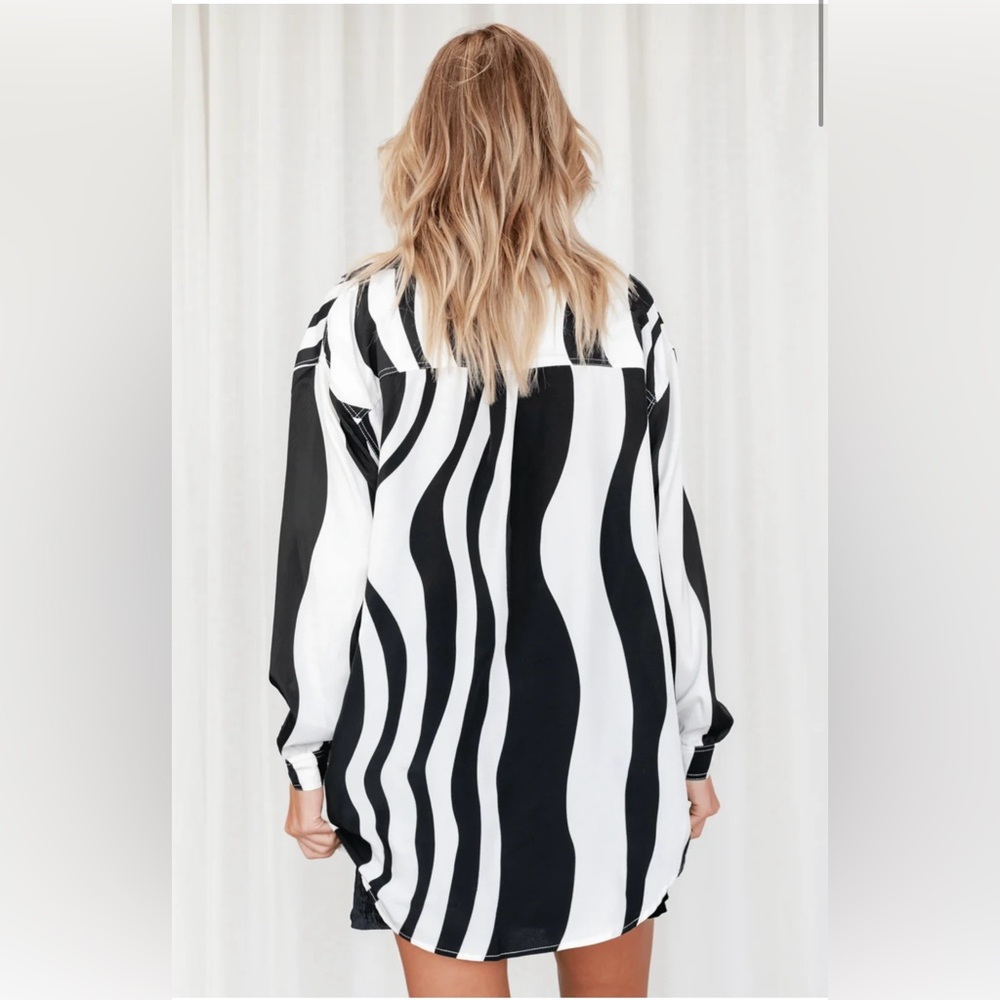 Charcoal Brand Black/White Oversized long sleeve Blousr - Picture 6 of 10